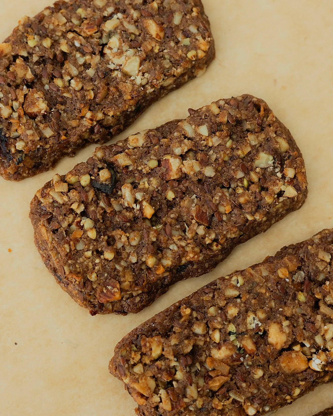 Darl Bar Roasted Almond & Cinnamon